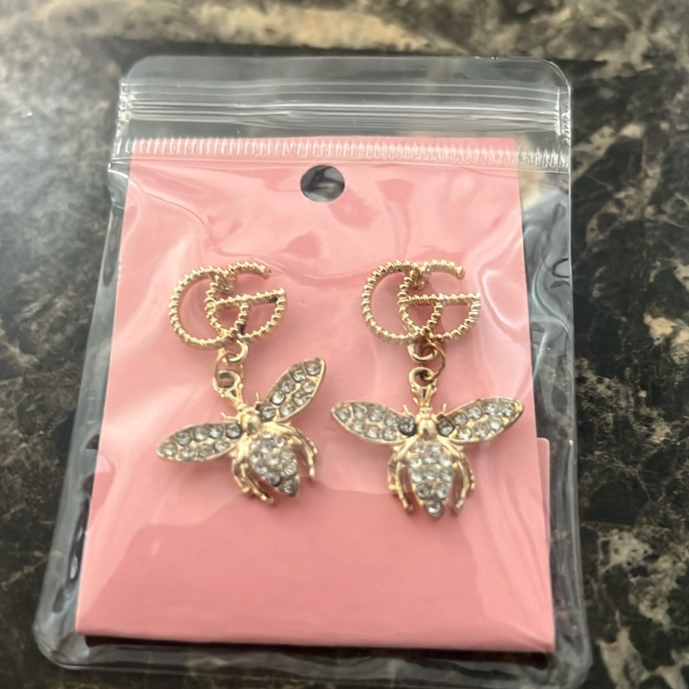 Be earrings